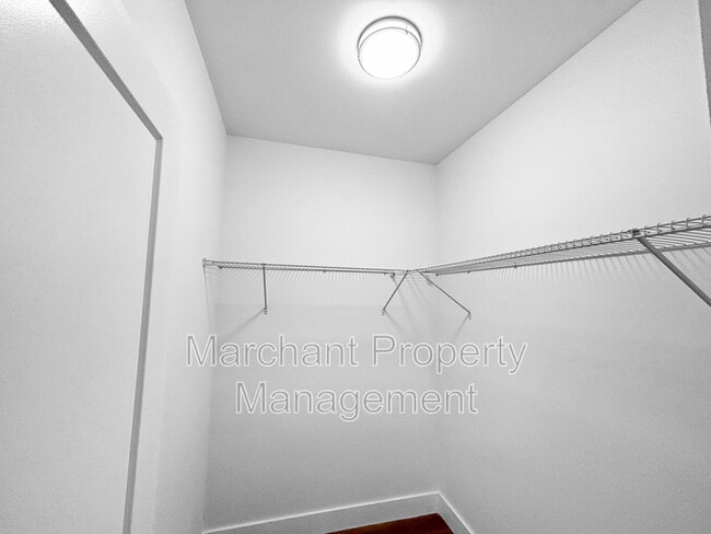 Building Photo - 7 20th St