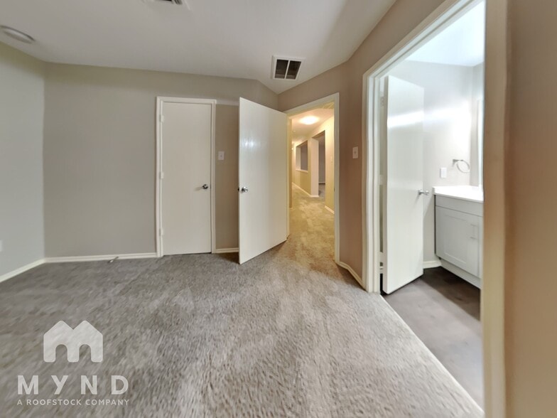 Building Photo - 8135 Villandry Ln