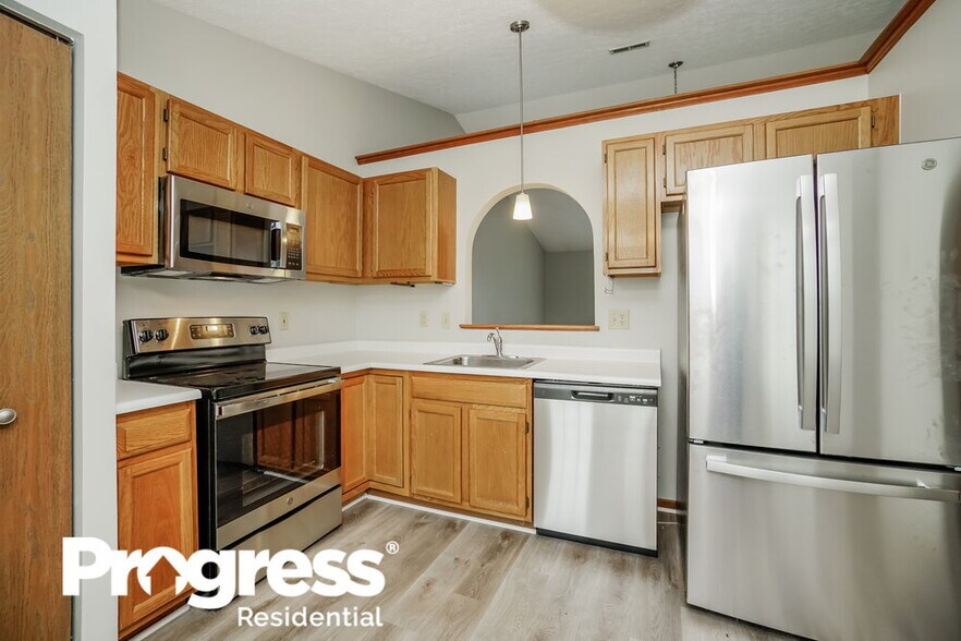 Building Photo - 2016 Big Tree Dr