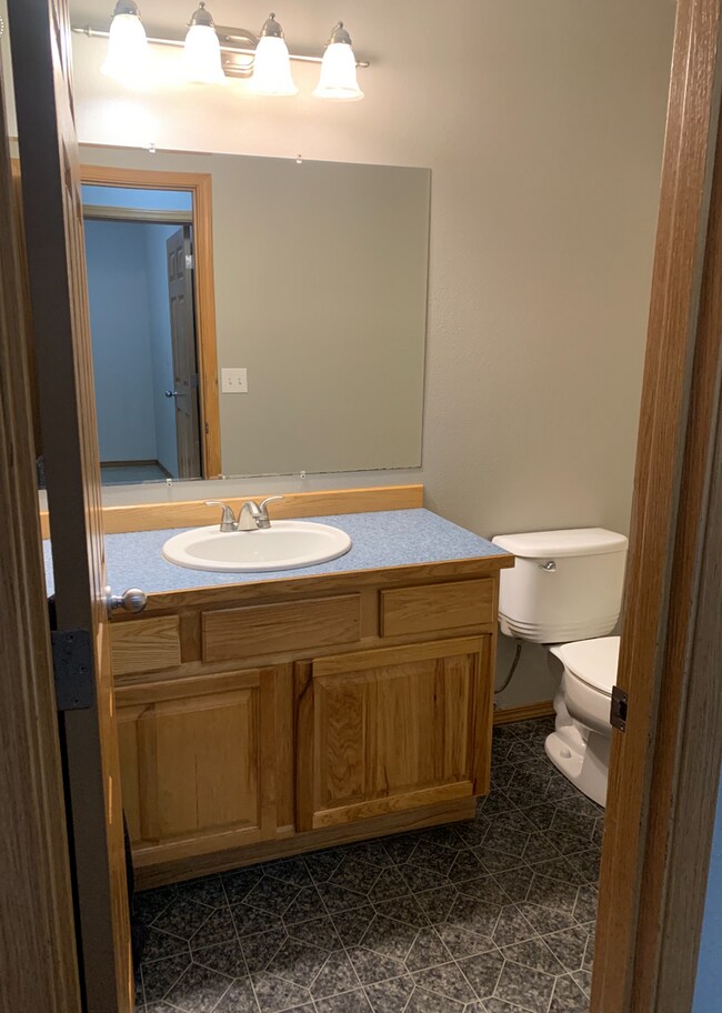 Building Photo - 3 bed/ 2 bath Ranch Style single family ho...