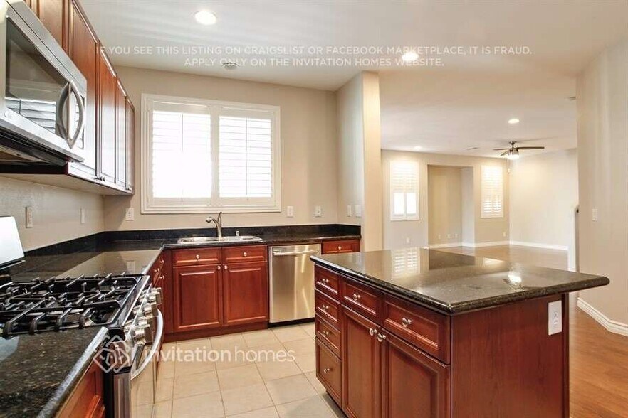 Building Photo - 10541 Danielson Ave