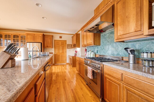 Building Photo - Wine Country Living! Spacious 4 bedroom 2....