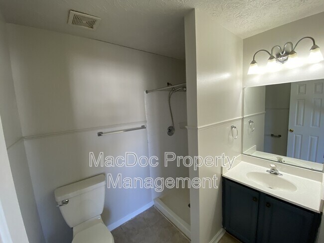 Building Photo - 105 Raquel Ct