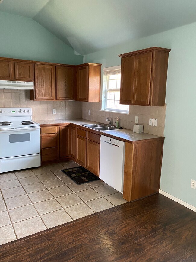 Building Photo - 3610 Ellis Ave