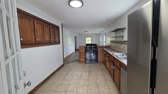 Building Photo - 35 Dayton St