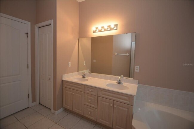 Building Photo - 3 Senora Ct