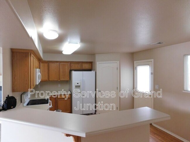Building Photo - 3136 Shamrock Dr
