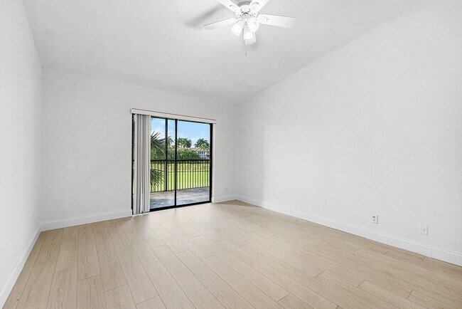 Building Photo - 5054 Golfview Ct