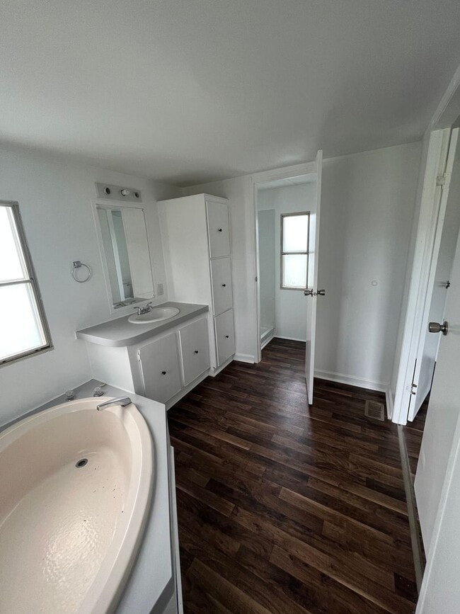 Building Photo - 2 BR, 2 BA single-wide in Pikeville *LAWN CARE INCLUDED*