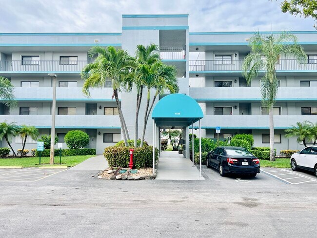 Building Photo - 4725 Lucerne Lakes Blvd E