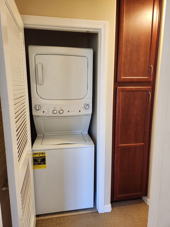 Building Photo - 5252 Balboa Arms Dr