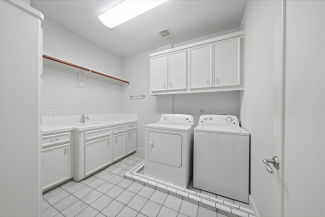 Building Photo - 1628 Van Buren St