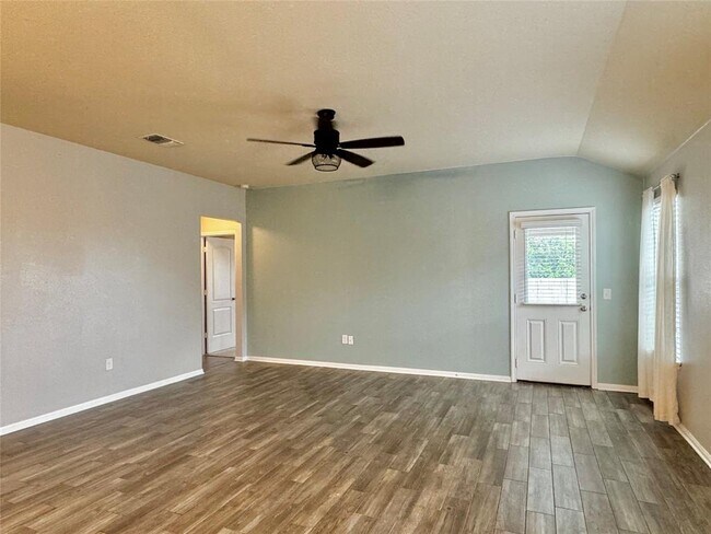 Building Photo - 715 Luna Vista Dr
