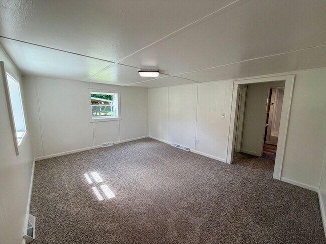 Building Photo - Hamptonville - HWY 901 - 3 Bedroom/ 1 Bathroom