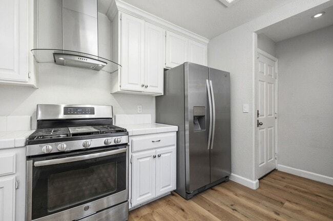 Building Photo - Beautiful 5 Bed, 2 Bath with Large Yard in Mount Helix!!