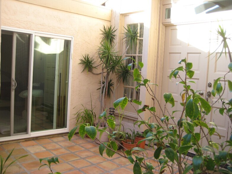 Building Photo - 6535 Caminito Northland