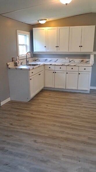 Building Photo - 111 Lindsay Dr