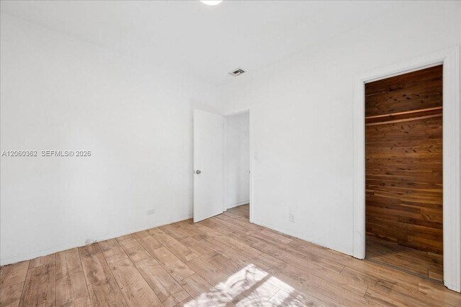Building Photo - 2750 SW 26th St