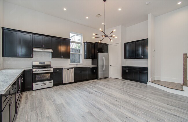 Building Photo - 8930 Spring Knoll Forest Dr