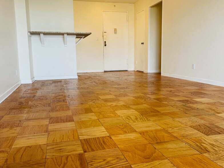 Building Photo - 10 Huron Ave