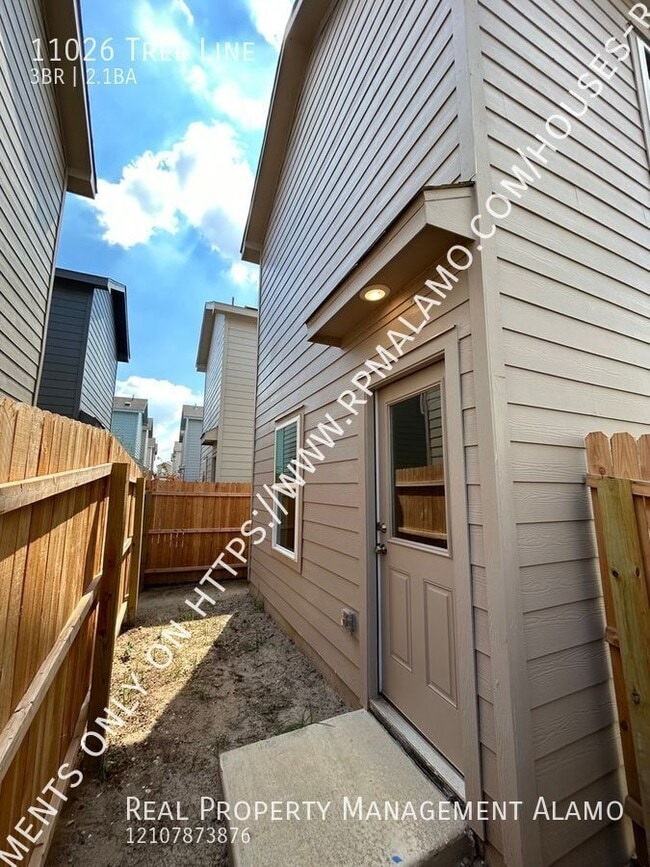 Building Photo - 11026 Tree Line