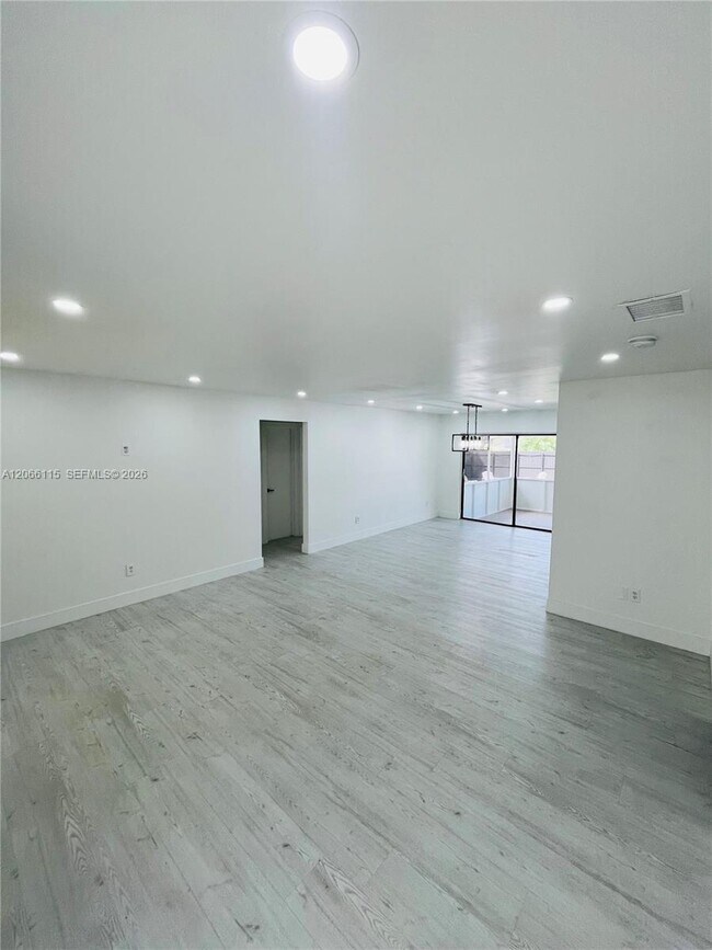 Building Photo - 1707 S Curlew Ln