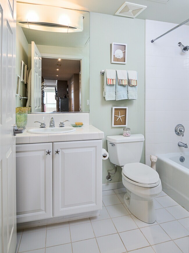 Building Photo - 1400 Pinnacle Ct