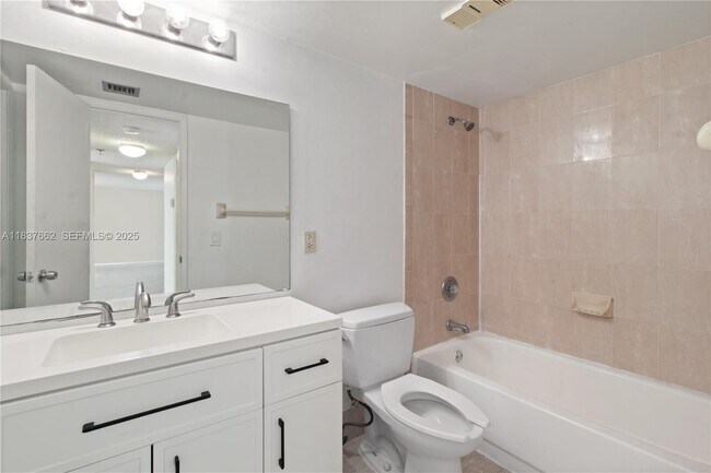 Building Photo - 1915 Lavers Cir