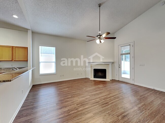 Building Photo - 12582 Ayrshire St E