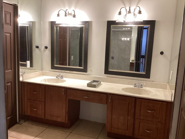 Building Photo - 11727 SW 107th Ln