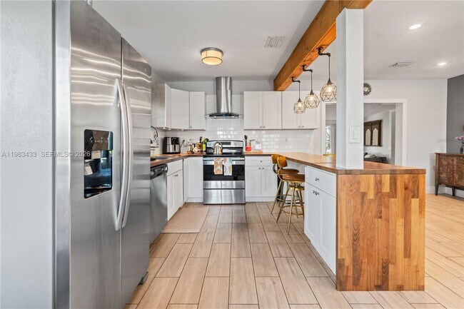 Building Photo - 2447 Wilson St