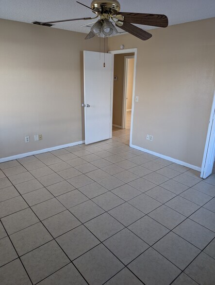 Building Photo - 3202 Timberline Rd