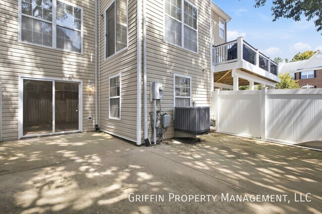 Building Photo - 1302 Ring Bill Loop