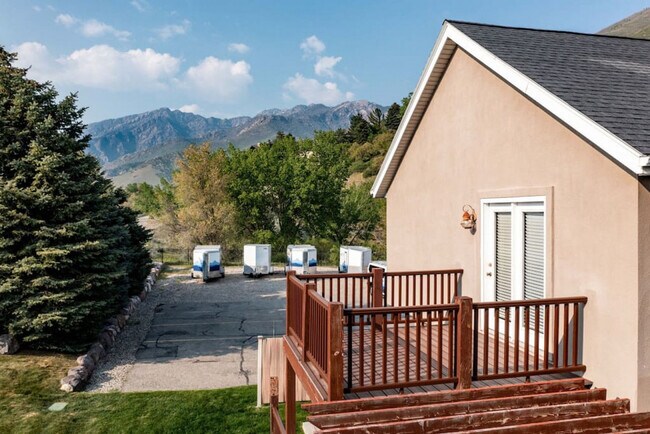 Building Photo - 8126 Clover Spring Ln