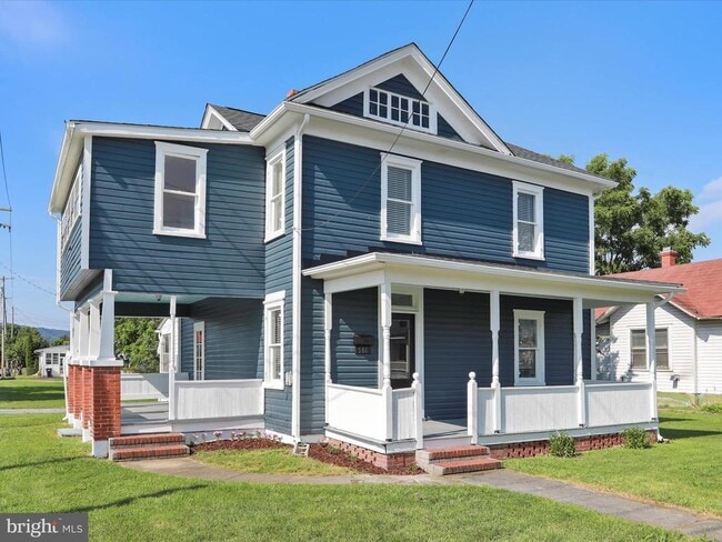 Building Photo - 588 E King St