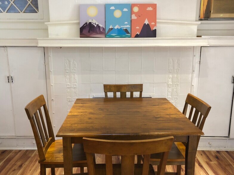 Building Photo - 5818 Hobart St