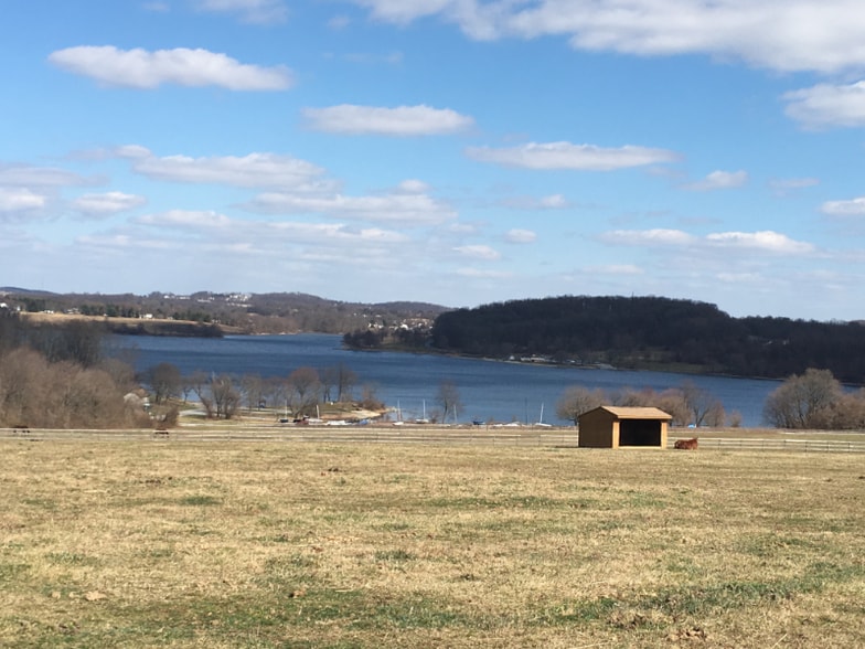 Building Photo - 1081 Creek Rd