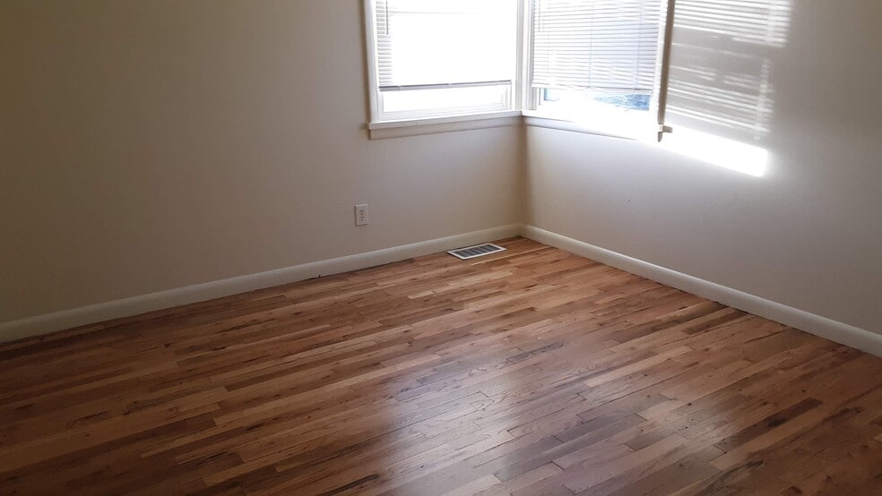 Building Photo - 23 E Euclid Ave