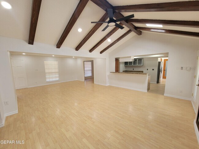 Building Photo - 6836 Orizaba Ave