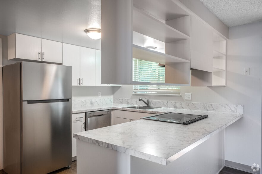 2BR, 1.5BA, - 986SF - Kitchen - King James Gate