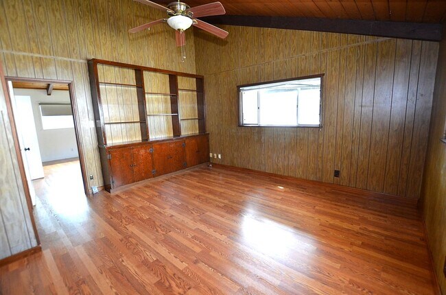 Building Photo - Single level Home