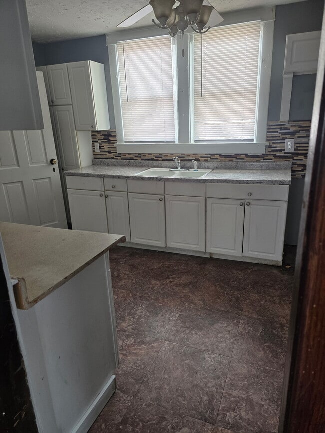 Building Photo - 1616 N Peoria Ave