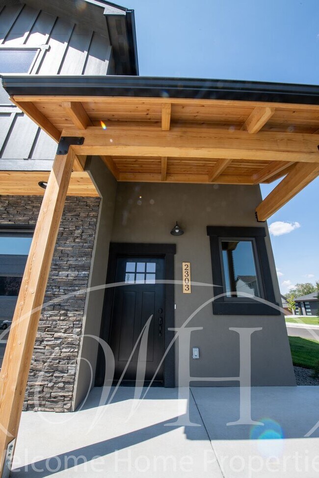 Building Photo - Garrison Duplex