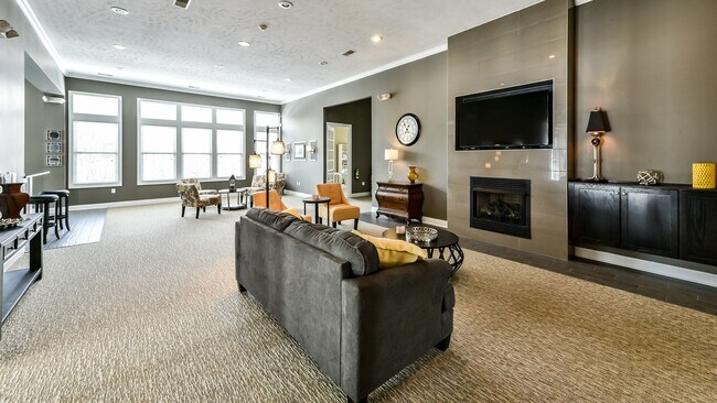 Building Photo - Lower Level Rear View 3 Bed 2 Bath in a Ga...