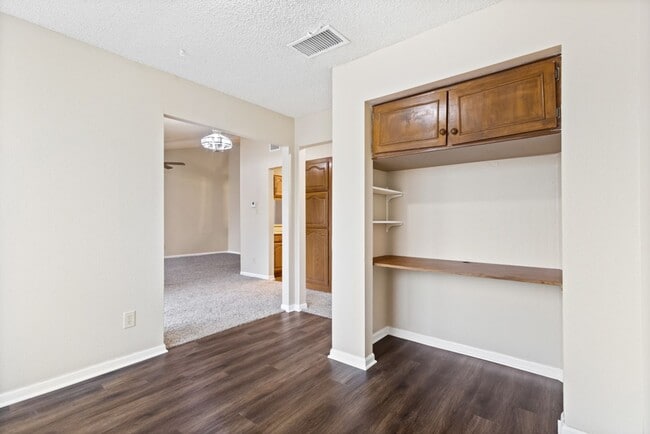 Building Photo - 1 Bedroom 1 bath Covington Oaks