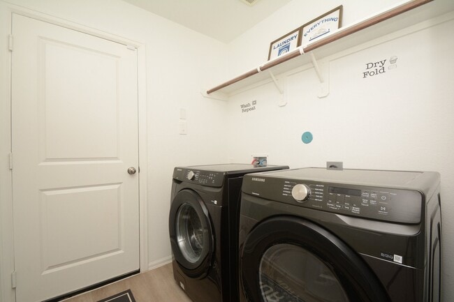 Building Photo - 379 Jewett Meadow Dr