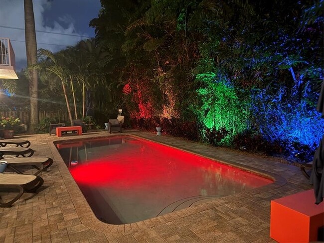 Building Photo - 624 NE 29th Dr