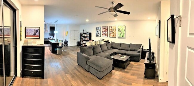 Building Photo - 1615 E 7th St