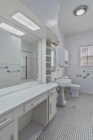 Building Photo - 117 Merrick St