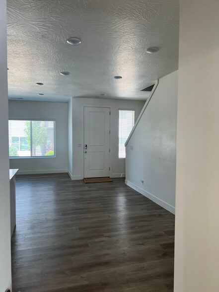 Building Photo - 644 W Vermillion Wind Ln